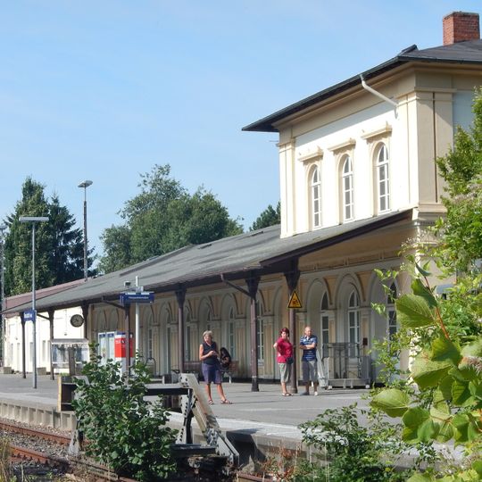 Bahnhofsgebäude