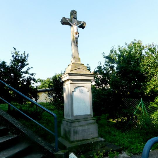 Kříž pod kostelem v Pavlovicích