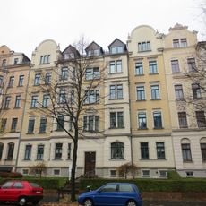 Mietshaus in geschlossener Bebauung mit Vorgarten Ulmenstraße 39