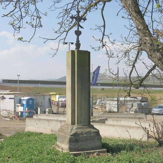 Kříž na rozcestí silnice do Suché