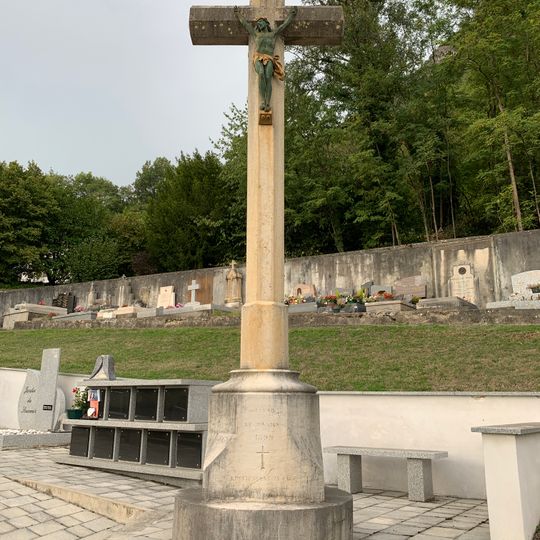 Cemetery cross of Béon