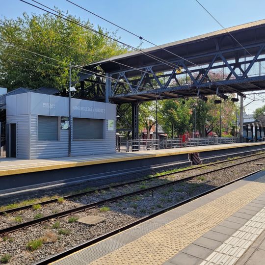 Ezpeleta train station