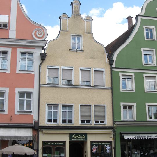 Wohn- und Geschäftshaus