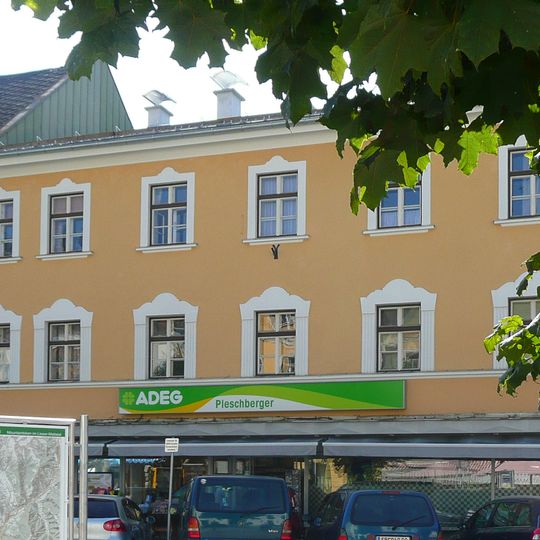 Wohn- und Geschäftshaus, Sorgo-Haus, ehem. Gietl-Haus
