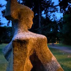 Dziewczyna w długiej sukni