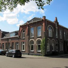 Woningblok in overgangsstijl met Art Nouveau-motieven