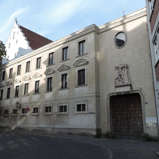 Ehemaliger Prälatenbau des Stifts Heilig Kreuz