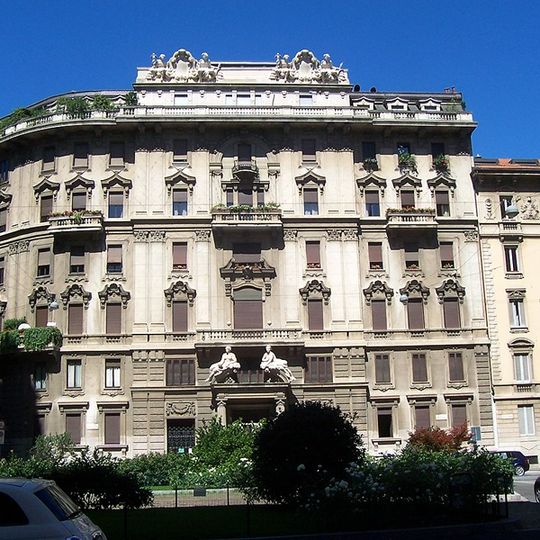 Piazza Eleonora Duse 1