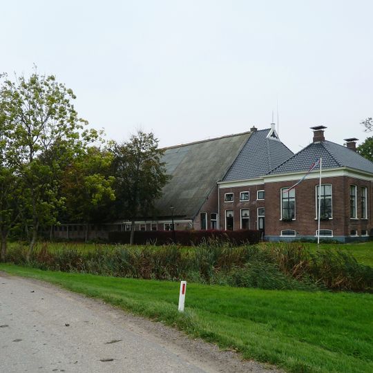 Dwarshuisboerderij met aangebouwde bijschuur, genaamd "Nieuw Retkemastede"