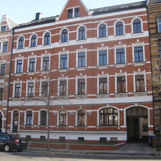 Mietshaus in geschlossener Bebauung mit Vorgarten Blankenauer Straße 4