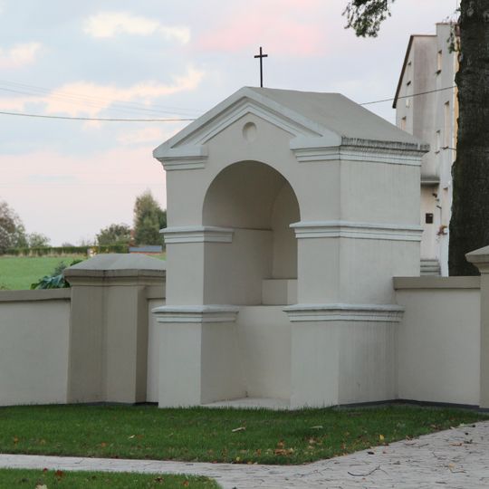 Ogrodzenie z 4 kaplicami