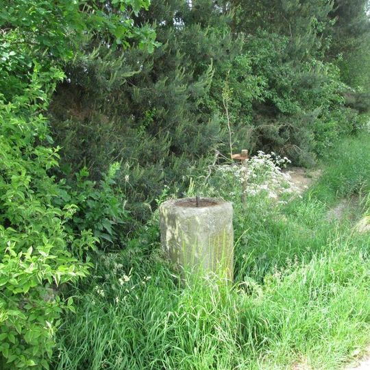 Kříž východně od Vsi Touškov