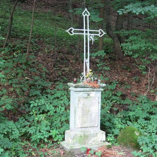 Kříž v Husitské ulici v horní části Krupky