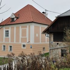 Ehem. Forsthaus des Stiftes Wilhering mit Wirtschaftsgebäude