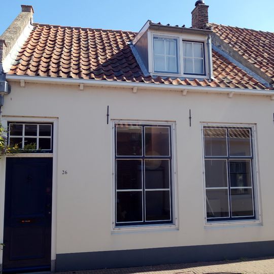 Pandje met langsgevel aan de straat