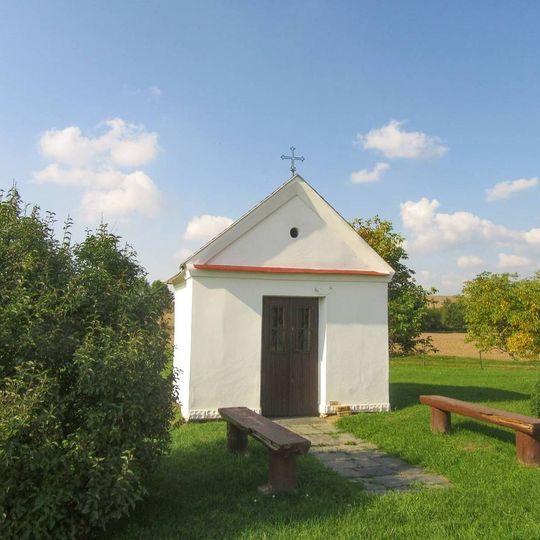 Kaplička na okraji Komárova