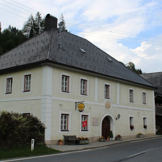 Gasthof zur Klause mit Getreidekasten, Verbindungsgang und Kapelle