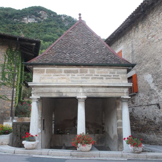 Fontaine-lavoir de Collonges