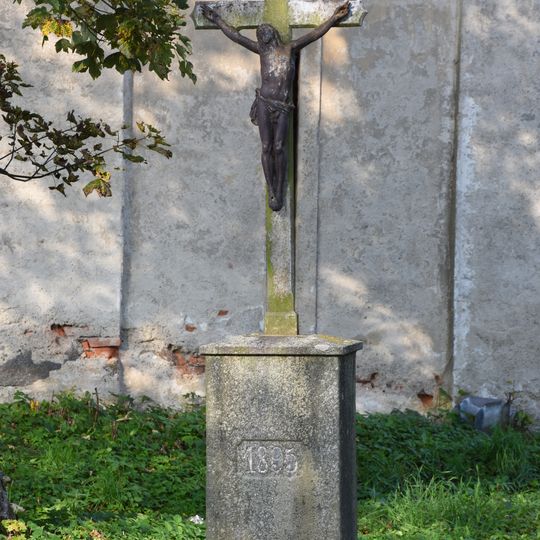 Kříž u silnice v Milovech