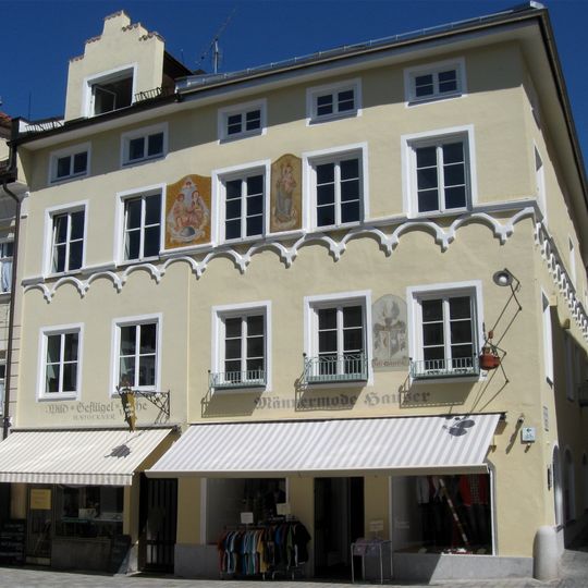 Wohn- und Geschäftshaus