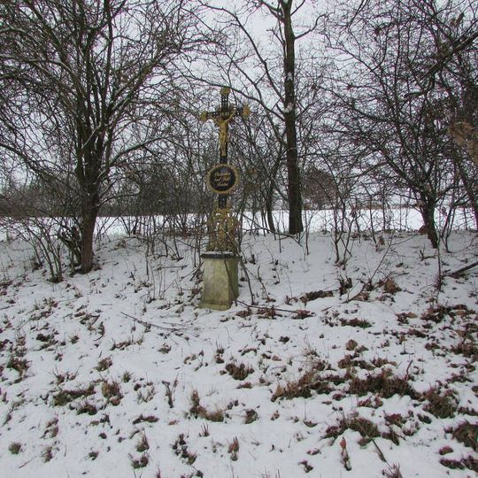 Kříž u silnice z Popelištné do Červené Řečice u chatové oblasti