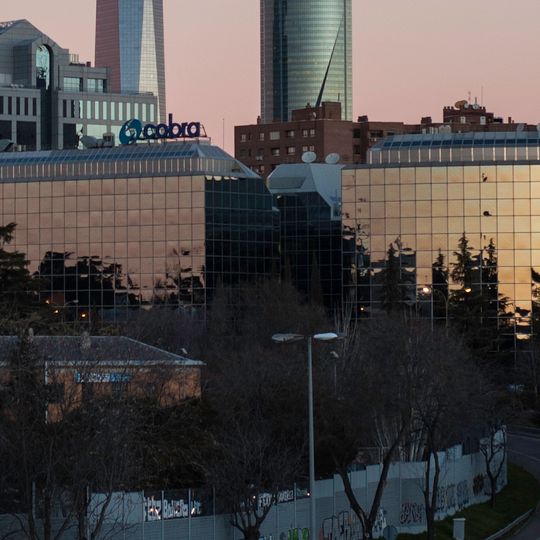 Edificio de oficinas en la avenida de la Paz