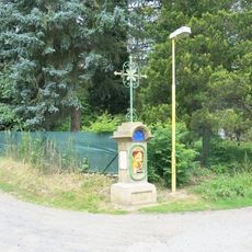 Kříž na rozcestí poblíž domu 456 v Skalici u České Lípy