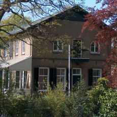 't Oude Jachthuis, gebouwd in 1889, oorspronkelijk met één gemetselde bouwlaag en direct daarop de kap.