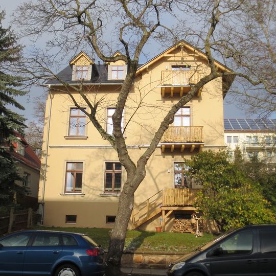 Ehemalige Villa, später Wohnhaus in gemischter Bebauung Ahornstraße 44