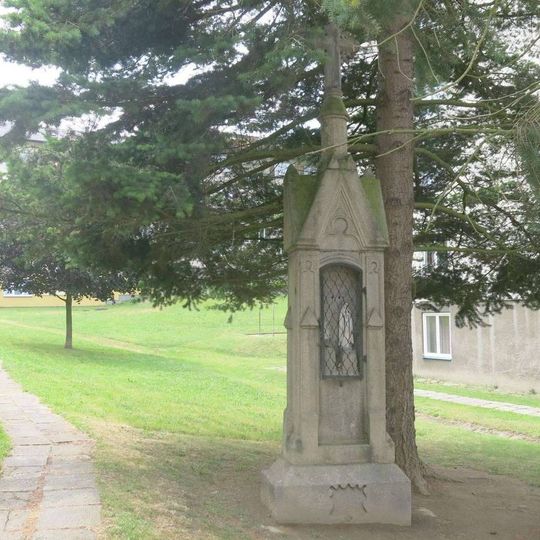 Kaplička v ulici Míru naproti městskému úřadu ve Vyšším Brodě