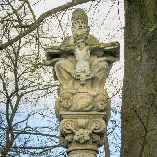 Sloup Svaté Trojice v Lubníku u kostela