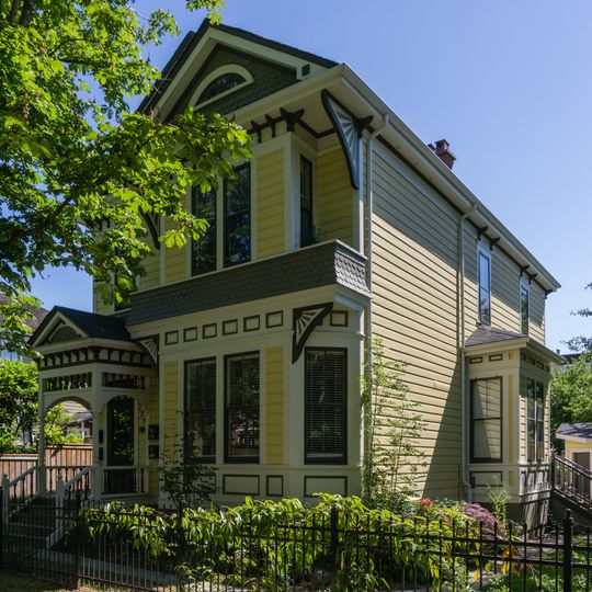 737 Vancouver Street