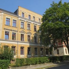 Mietshaus in halboffener Bebauung mit Vorgarten Terrassenstraße 11