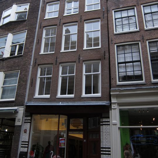 Pand met gevel onder rechte lijst