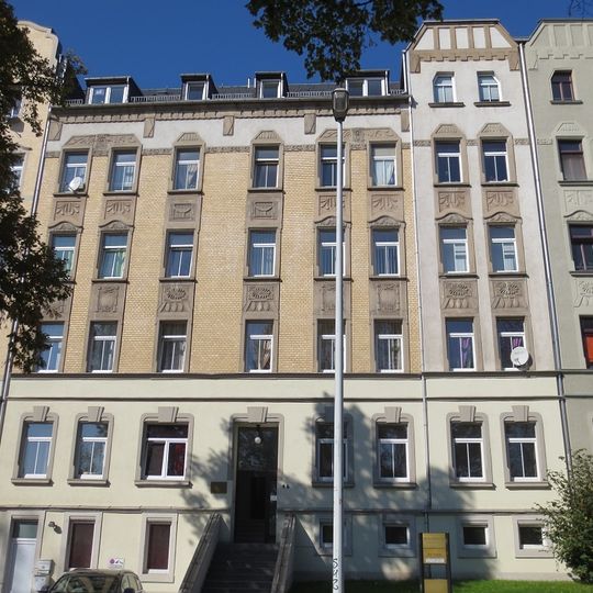 Mietshaus in geschlossener Bebauung Paul-Jäkel-Straße 46