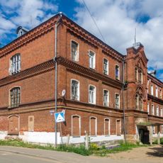 Рабочий поселок при отбельно-красильной и набивной фабрике «Товарищества Никольской мануфактуры Саввы Морозова сына и Ко», где родился и проживал в 1914-1929 гг. Герой Советского Союза летчик К.В. Соловьев (1914-1942)