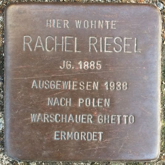Stolperstein en memoria de Rachel Riesel