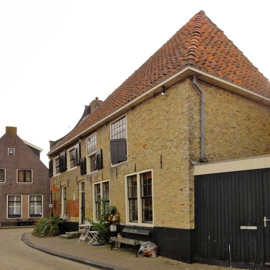 Pand dat een geheel vormt met nr. 1