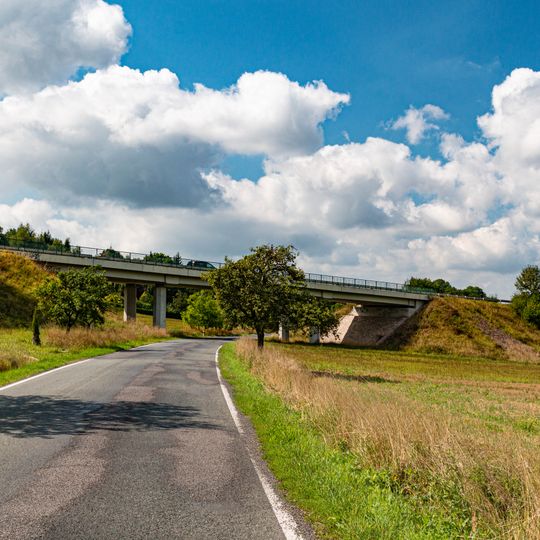 Most silnice I/11 přes silnici III/3193 ve Vamberku