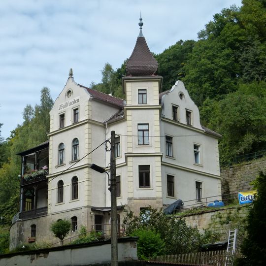 Villa mit Gartenhaus und Nebengebäude Wehlener Grund 5