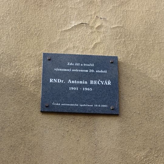 Pamětní deska Antonína Bečváře Na Nižším hrádku v Brandýse nad Labem