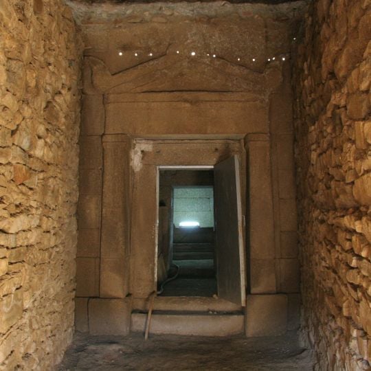 Thracian tomb Griffins