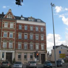 Mietshaus in ehemals geschlossener Bebauung Thomas-Mann-Platz 7