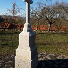 Kříž jižně od zámku Struhaře