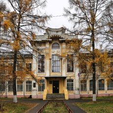 Здание мужской гимназии, в которой учился Г.Г. Фейгин и работал друг семьи Ульяновых А.В. Захаров (Покров)