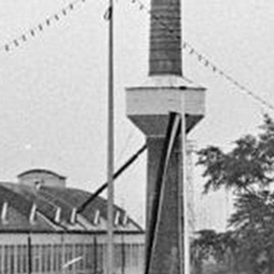 Schornstein mit Wasser-Reservoir