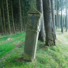 Kaplička zaniklé křížové cesty západně od Vysoké