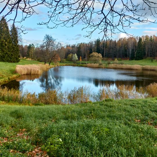Round Lake in Pavlovsk park