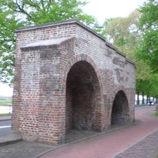 Pand, waarin een deel van de laat-middeleeuwse stadsmuur is bewaard gebleven