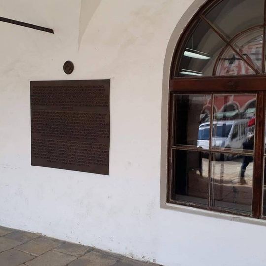 Pamětní deska u městského úřadu Telč